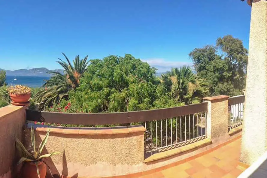 terrasse hebergement kite giens hyeres