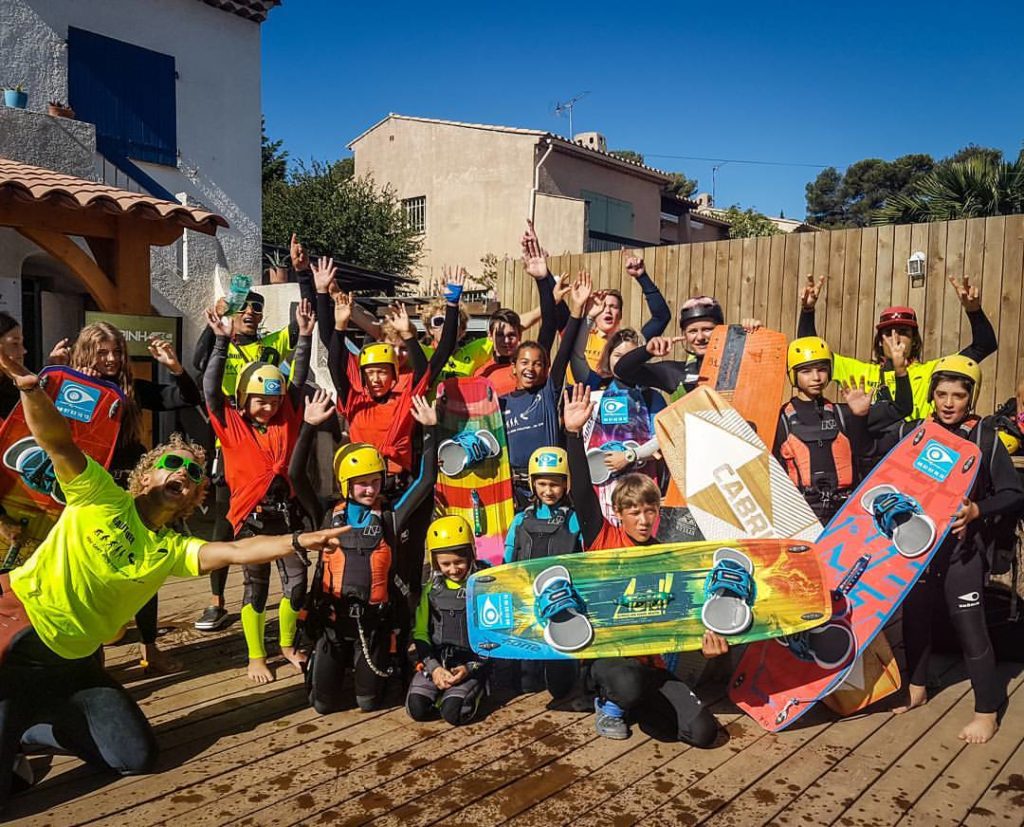 stage kitesurf ou wingfoil enfant ou ado à Hyères