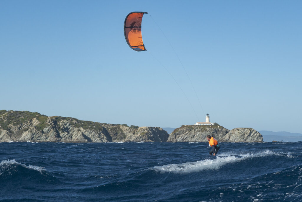 downwind kitesurf et wingfoil à hyères