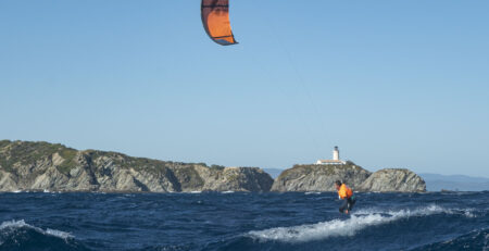 downwind kitesurf et wingfoil à hyères