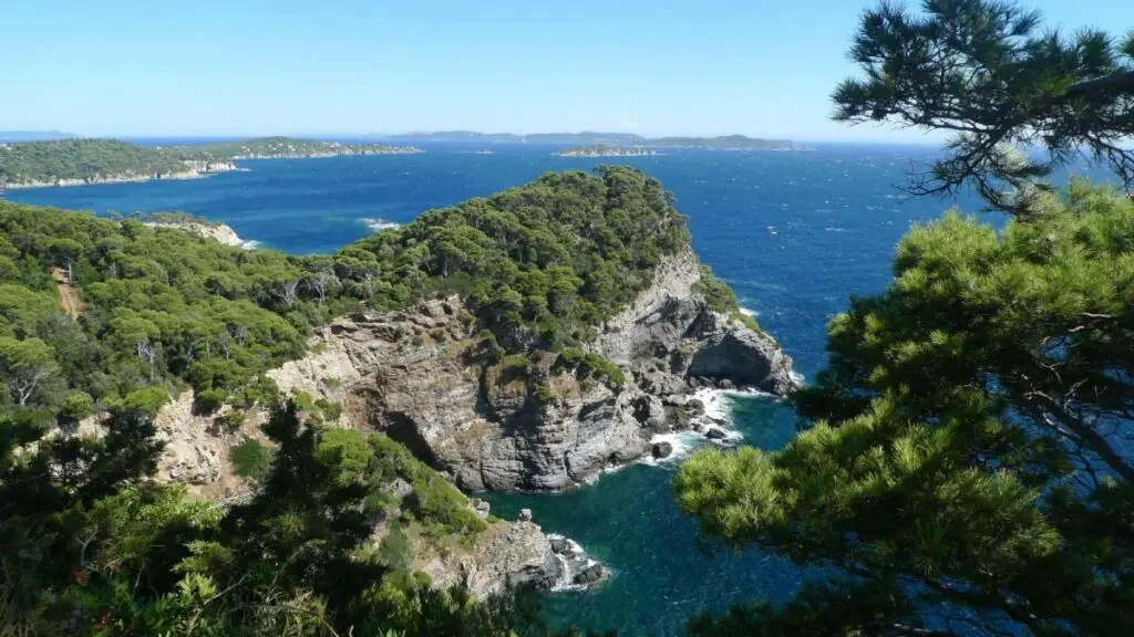 sentier du littoral à Hyères après le kitesurf ou wingfoil