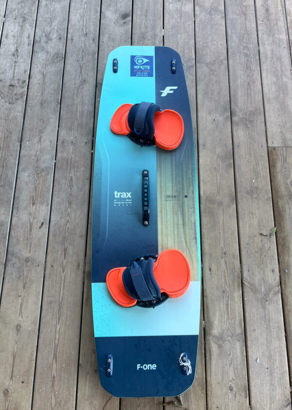 F-one TRAX 2024 137x42 planche de kitesurf twin tip f-one trax 2024 occasion